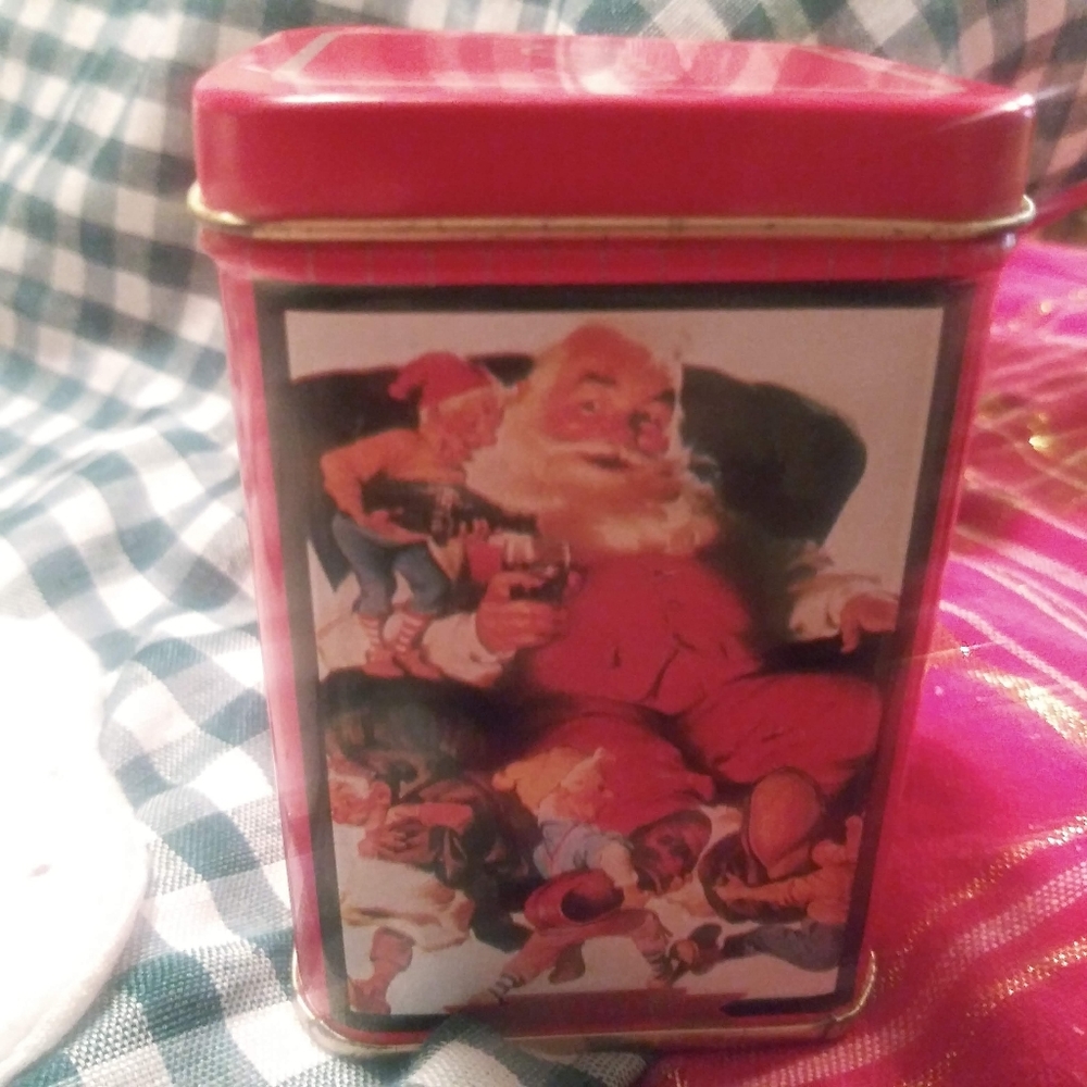 Coca cola candle with tin NEW NEVER USED